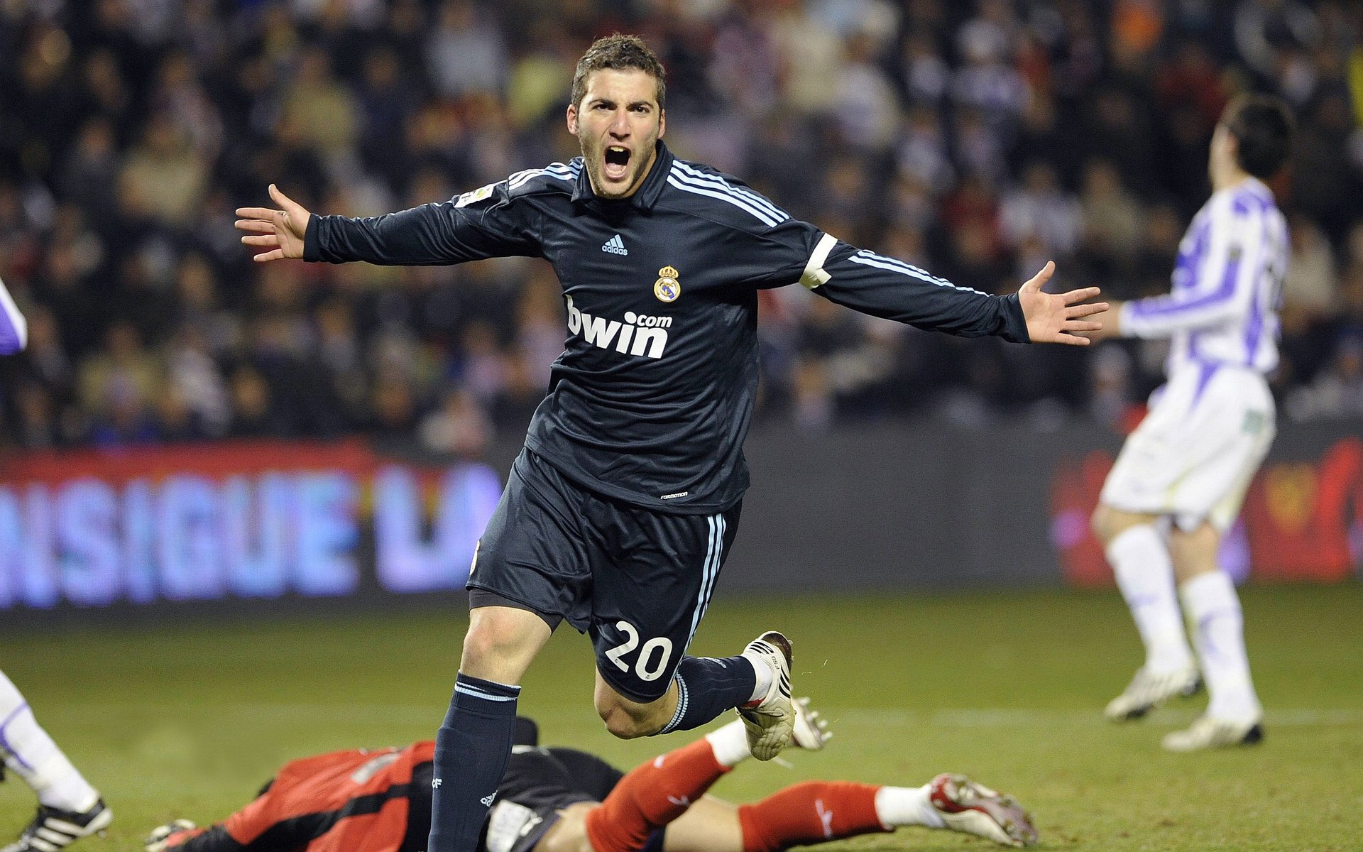 冰与火的边界,当黄喜灿的闪电撕裂撒哈拉之墙