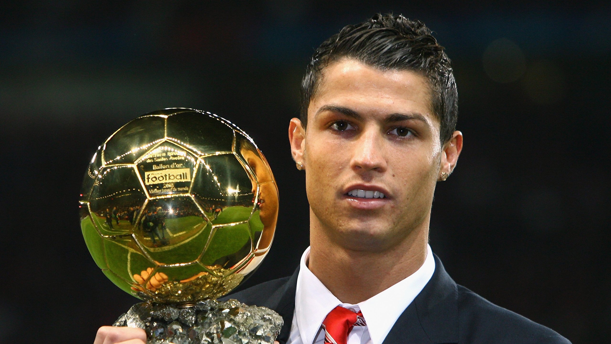 绿茵场与硬木地板的双城记，德甲争冠焦点战与马刺险胜国王的胜利哲学